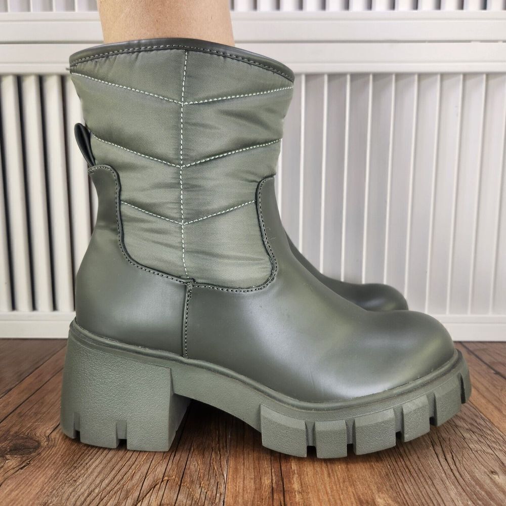 Torrid Chunky Boots Womens Sz 7.5WW Wide Olive Green Rubber Ankle Zip Up Booties